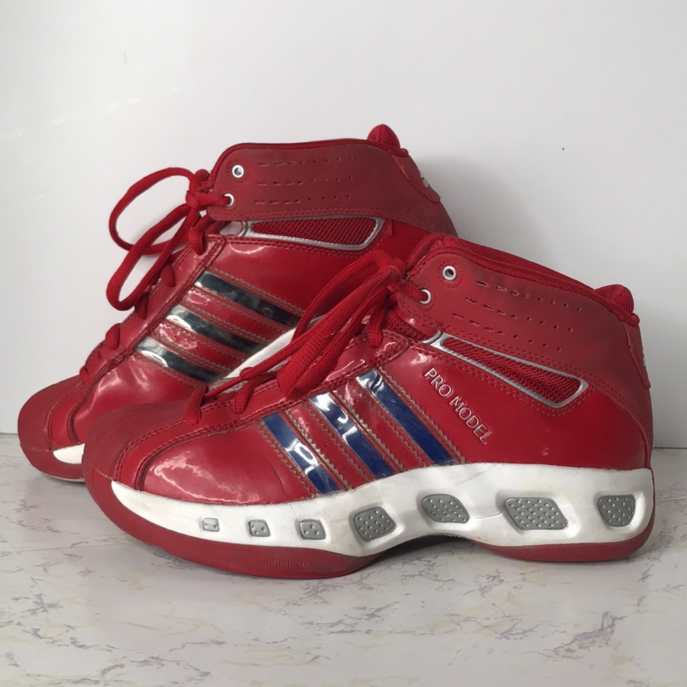 ADIDAS RED HITOP COLOR CHANGING STRIPES SIZE 8.5